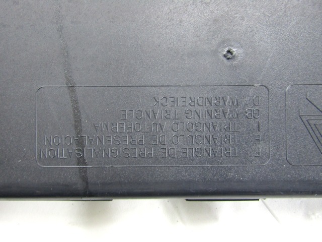 OPOZORILNI TRIKOTNIK / PRVA POMOC / CUSHION OEM N.  ORIGINAL REZERVNI DEL RENAULT LAGUNA BG0/1 KG0/1 MK2 BER/SW (11/2000 - 12/2004) DIESEL LETNIK 2002