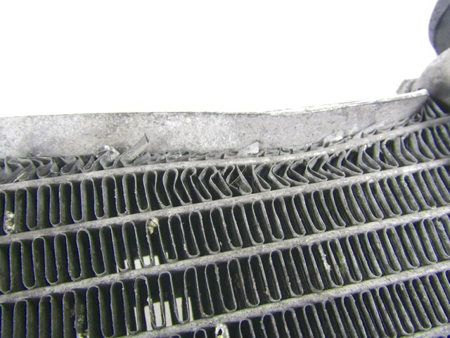 RADIATOR VODE OEM N. 8200735039 ORIGINAL REZERVNI DEL DACIA SANDERO MK1 (2008 - 2012) BENZINA/GPL LETNIK 2011