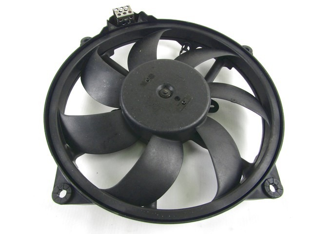 VENTILATOR HLADILNIKA OEM N. 214812415R ORIGINAL REZERVNI DEL RENAULT SCENIC XMOD / SCENIC JZ0/1 MK3 (2009 - 2012) DIESEL LETNIK 2009