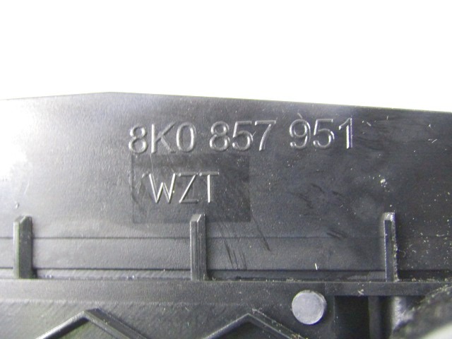 PEPELNIK / DRZALA ZA PIJACO OEM N. 8K0857951 ORIGINAL REZERVNI DEL AUDI Q5 8R B8 (10/2008 - 06/2012) DIESEL LETNIK 2011