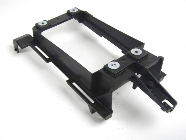 SREDINSKA KONZOLA  OEM N. 8K0863531A ORIGINAL REZERVNI DEL AUDI Q5 8R B8 (10/2008 - 06/2012) DIESEL LETNIK 2011