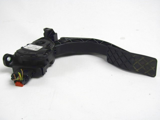 PEDALI OEM N. 8K1721523A ORIGINAL REZERVNI DEL AUDI Q5 8R B8 (10/2008 - 06/2012) DIESEL LETNIK 2011