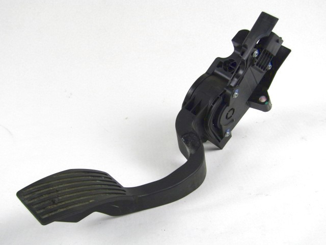 PEDALI OEM N. 51801577 ORIGINAL REZERVNI DEL FIAT FIORINO 225 (2007 - 2016) DIESEL LETNIK 2013