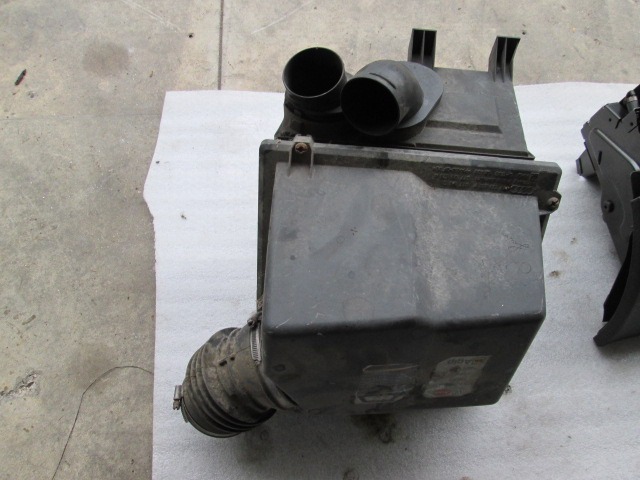 FILTAR ZRAKA OEM N. 077133837F ORIGINAL REZERVNI DEL AUDI A8 D2/4D (1994 - 2002) BENZINA LETNIK 1996