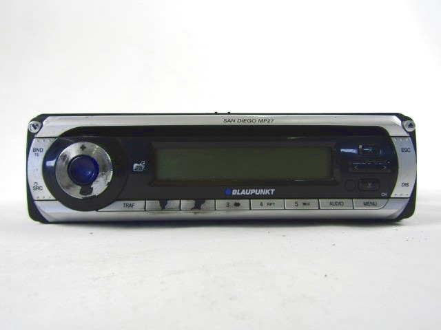 RADIO CD / OJACEVALNIK / IMETNIK HIFI OEM N. 7647683310 ORIGINAL REZERVNI DEL FIAT PUNTO 188 MK2 R (2003 - 2011) DIESEL LETNIK 2010