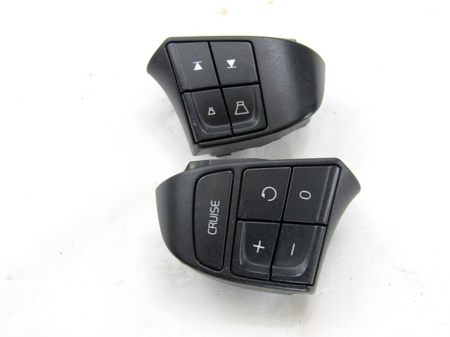 MULTIFUNKCIJSKI VOLAN OEM N. 30739638 30739641 ORIGINAL REZERVNI DEL VOLVO V50 545 R (2007 - 2012) BENZINA/ETANOLO LETNIK 2008