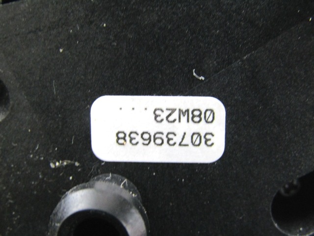 MULTIFUNKCIJSKI VOLAN OEM N. 30739638 30739641 ORIGINAL REZERVNI DEL VOLVO V50 545 R (2007 - 2012) BENZINA/ETANOLO LETNIK 2008