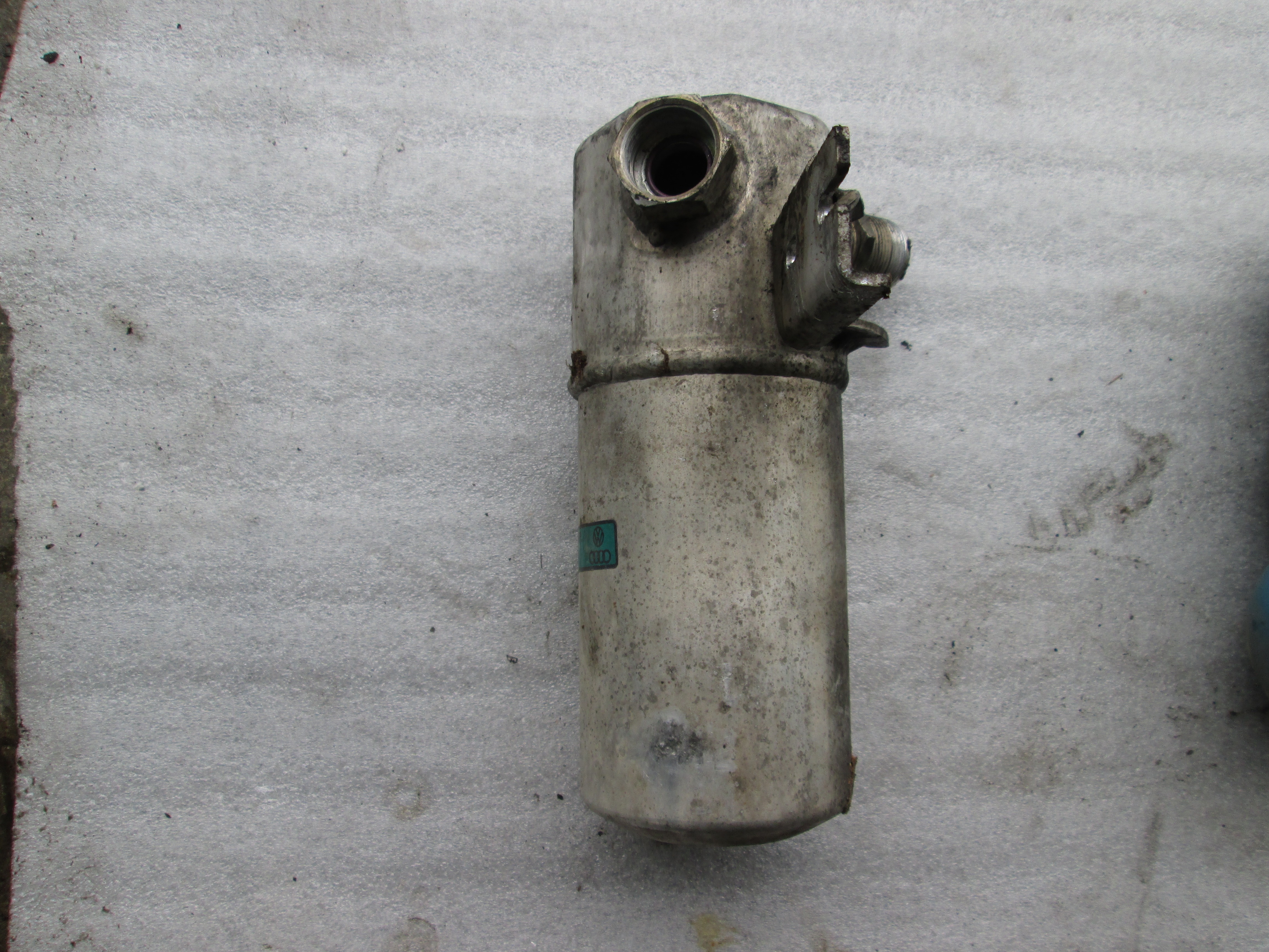 RAZVLAZEVALEC OEM N. 4D0820193A ORIGINAL REZERVNI DEL AUDI A8 D2/4D (1994 - 2002) BENZINA LETNIK 1996