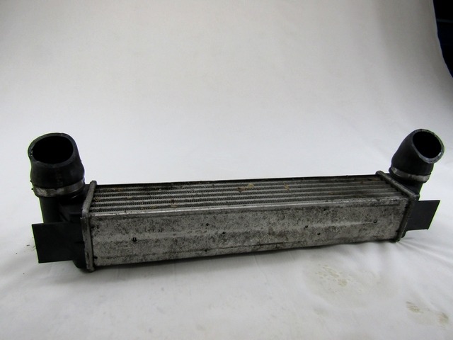 HLADILNIK INTERCOOLER OEM N. 17512247359 ORIGINAL REZERVNI DEL BMW SERIE 5 E39 BER/SW (1995 - 08/2000) DIESEL LETNIK 1999