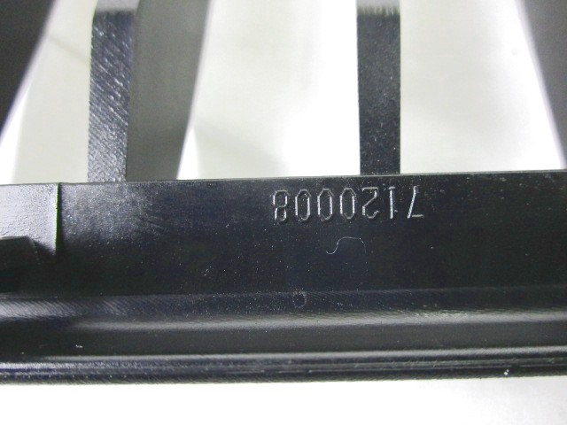 SPREDNJE OKRASNE MASKE OEM N. 7120008 ORIGINAL REZERVNI DEL BMW SERIE 3 BER/SW/COUPE/CABRIO E90/E91/E92/E93 LCI R (2009 - 2012) DIESEL LETNIK 2009