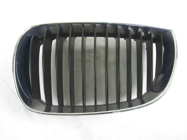 SPREDNJE OKRASNE MASKE OEM N. 51137077129 ORIGINAL REZERVNI DEL BMW SERIE 1 BER/COUPE/CABRIO E81/E82/E87/E88 (2003 - 2007) BENZINA LETNIK 2006