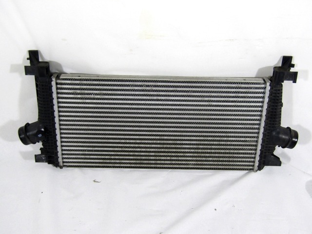 HLADILNIK INTERCOOLER OEM N. 13267646 ORIGINAL REZERVNI DEL OPEL ASTRA J P10 5P/3P/SW (2010 - 2015) BENZINA LETNIK 2014