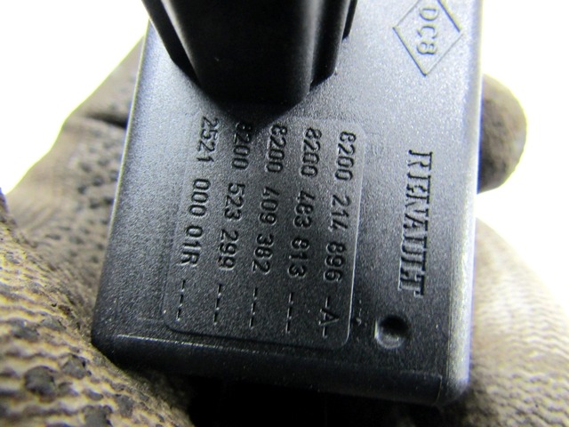 STIKALO VARNOSTNIH ZMIGAVCEV  OEM N. 252100001R ORIGINAL REZERVNI DEL RENAULT MEGANE MK3 BZ0/1 B3 DZ0/1 KZ0/1 BER/SPORTOUR/ESTATE (2009 - 2015) DIESEL LETNIK 2011