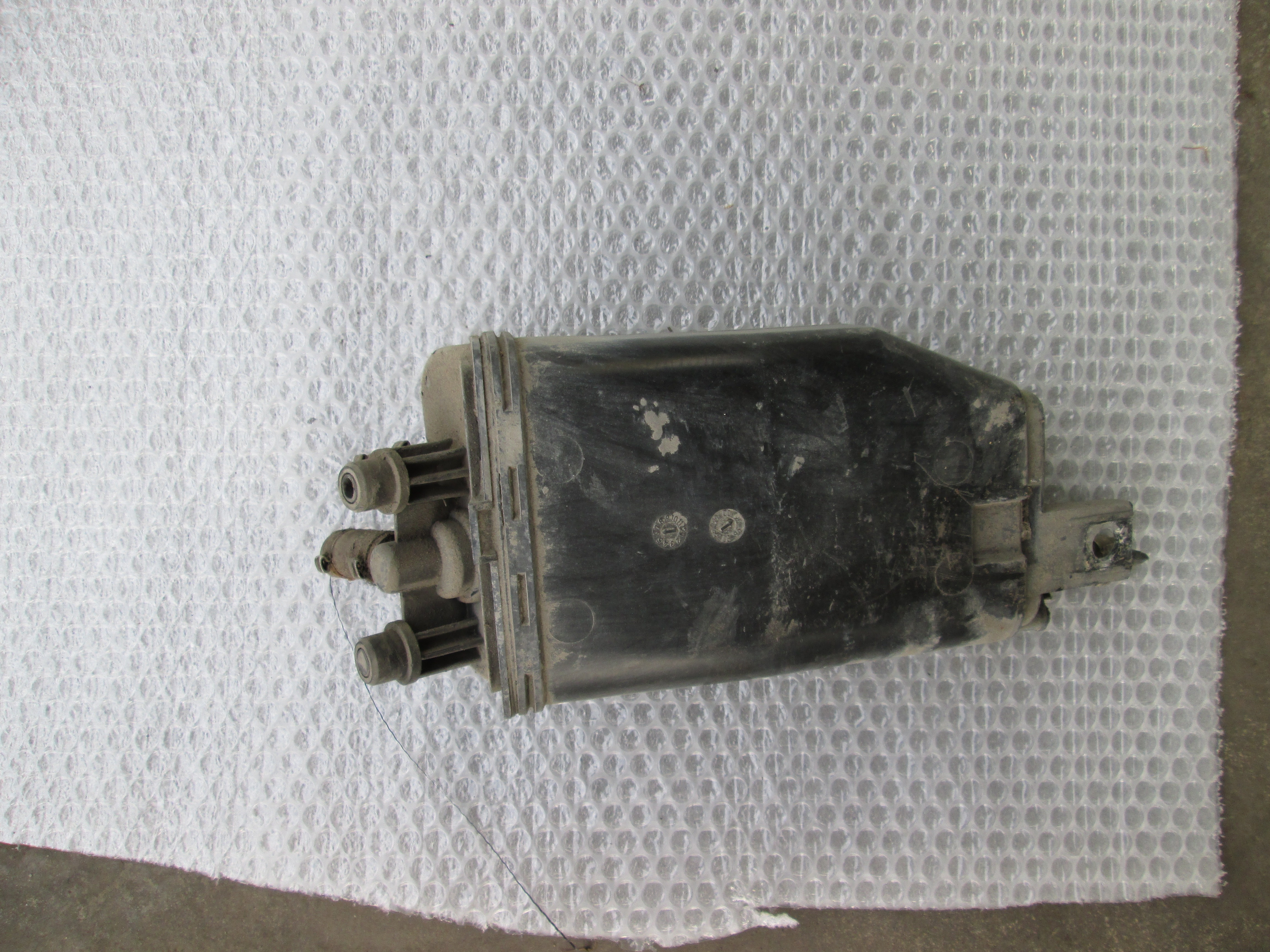 OHISJE FILTRA Z AKTIVNIM OGLJEM OEM N. 4D0201801 ORIGINAL REZERVNI DEL AUDI A8 D2/4D (1994 - 2002) BENZINA LETNIK 1996