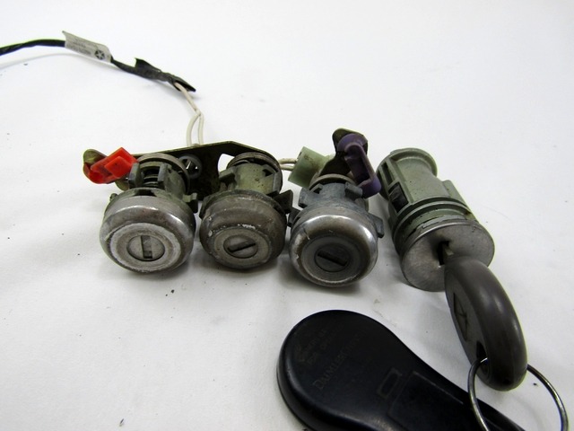 KLJUCAVNICA VZIGA/KLJUC ZA VZIG OEM N. 5134 Cilindretto avviamento / porte blocco accensi ORIGINAL REZERVNI DEL CHRYSLER VOYAGER NS GS MK3 (1996 - 2000) DIESEL LETNIK 2000