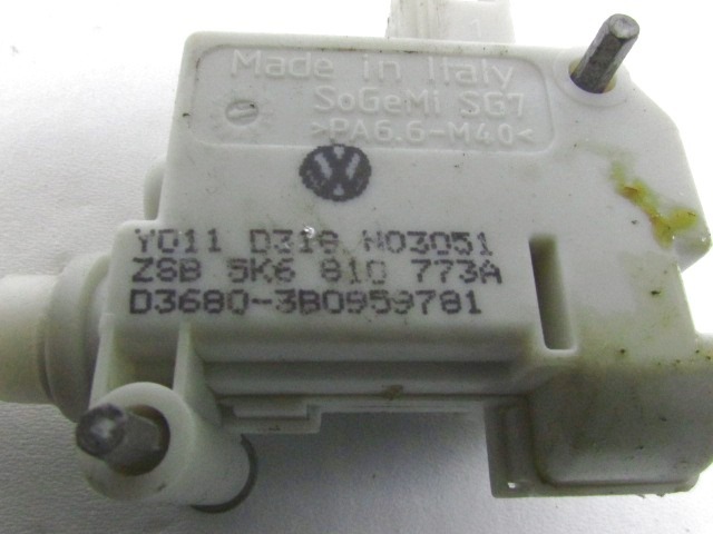 ZAKLEP LOPUTE GORIVA OEM N. 5K6810773A ORIGINAL REZERVNI DEL VOLKSWAGEN GOLF VI 5K1 517 AJ5 MK6 (2008-2012) BENZINA LETNIK 2012