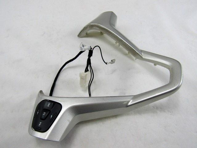 MULTIFUNKCIJSKI VOLAN OEM N. 8A6T-14K147-AD ORIGINAL REZERVNI DEL FORD FIESTA CB1 CNN MK6 (09/2008 - 11/2012) DIESEL LETNIK 2011