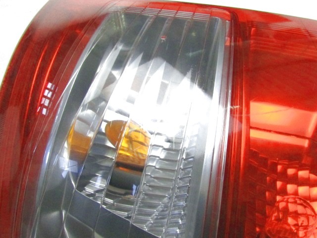 ZADNJI DESNI ZAROMETI OEM N. 8155052640 ORIGINAL REZERVNI DEL SUBARU TREZIA (2011 - 2014)BENZINA LETNIK 2011