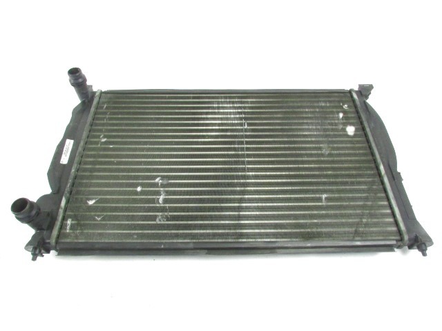 RADIATOR VODE OEM N. 8D0121251AT ORIGINAL REZERVNI DEL VOLKSWAGEN PASSAT B5.5 3B3 3B6 3BG R BER/SW (11/2000 - 2005) DIESEL LETNIK 2002