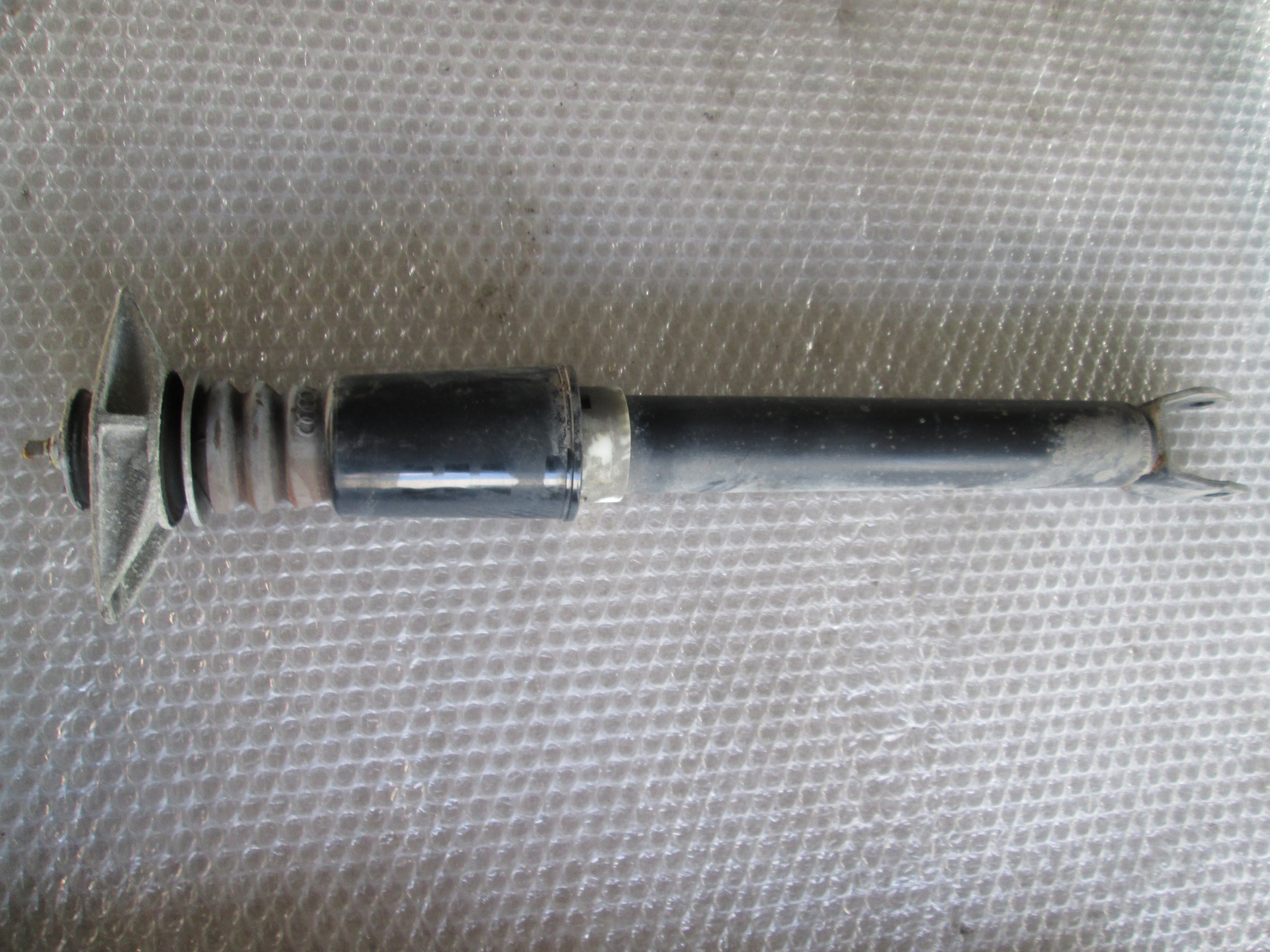 ZADNJI LEVI AMORTIZER OEM N. 4D0513031K ORIGINAL REZERVNI DEL AUDI A8 D2/4D (1994 - 2002) BENZINA LETNIK 1996
