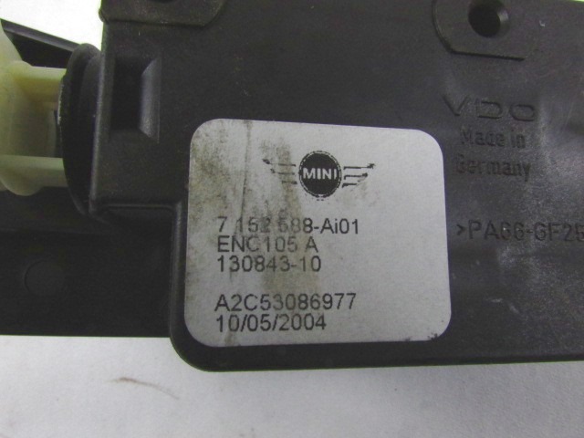 ZAKLEP LOPUTE GORIVA OEM N. 7152588 ORIGINAL REZERVNI DEL MINI ONE / COOPER / COOPER S R50 R52 R53 (2001-2006) BENZINA LETNIK 2004