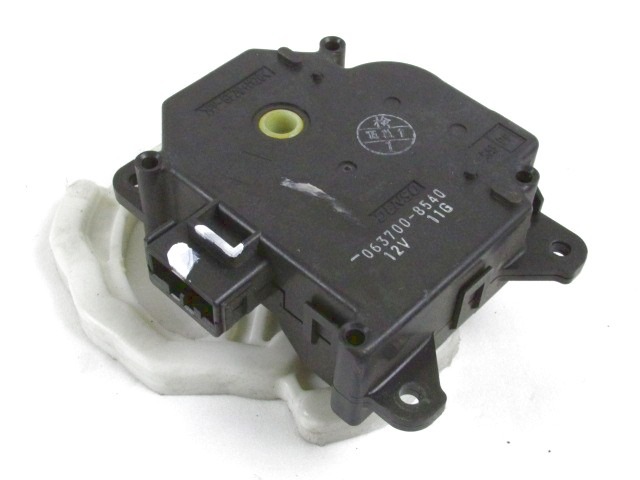 MOTORCEK OGREVANJA OEM N. 063700-8540 ORIGINAL REZERVNI DEL JAGUAR XJ X350 X358 (2003 - 2007)BENZINA LETNIK 2007