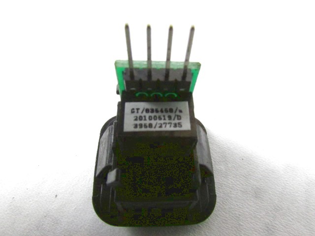 USB / AUX OEM N. 20100619 ORIGINAL REZERVNI DEL AUDI A3 MK2R 8P 8PA 8P1 8P7 (2008 - 2012)DIESEL LETNIK 2010