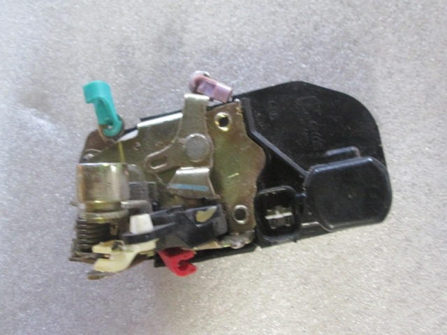 CENTRALNI ZAKLEP SPREDNJIH VRAT  OEM N.  ORIGINAL REZERVNI DEL CHRYSLER PT CRUISER PT (2000 - 2010) DIESEL LETNIK 2002