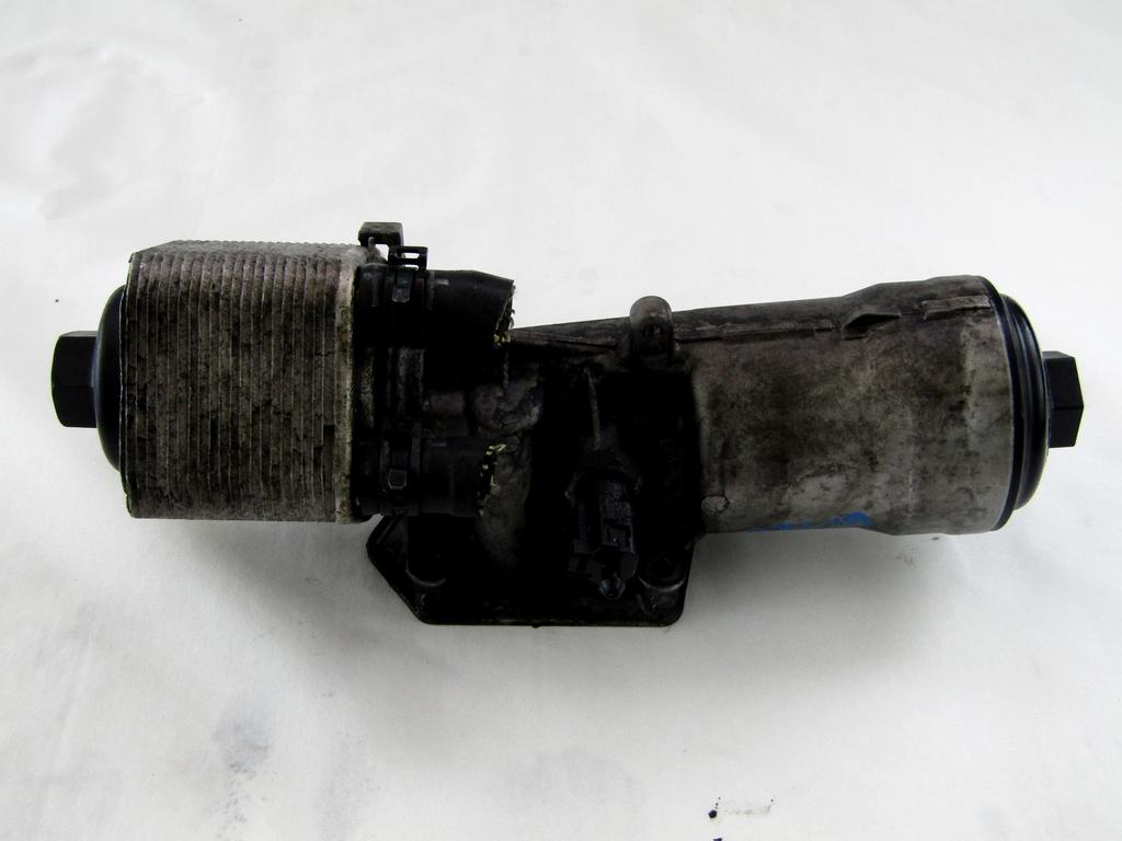 TOPLOTNI IZMENJEVALNIK/FILTER OLJA  OEM N. 045115389K ORIGINAL REZERVNI DEL AUDI A4 B8 8K2 BER/SW/CABRIO (2007 - 11/2015) DIESEL LETNIK 2009
