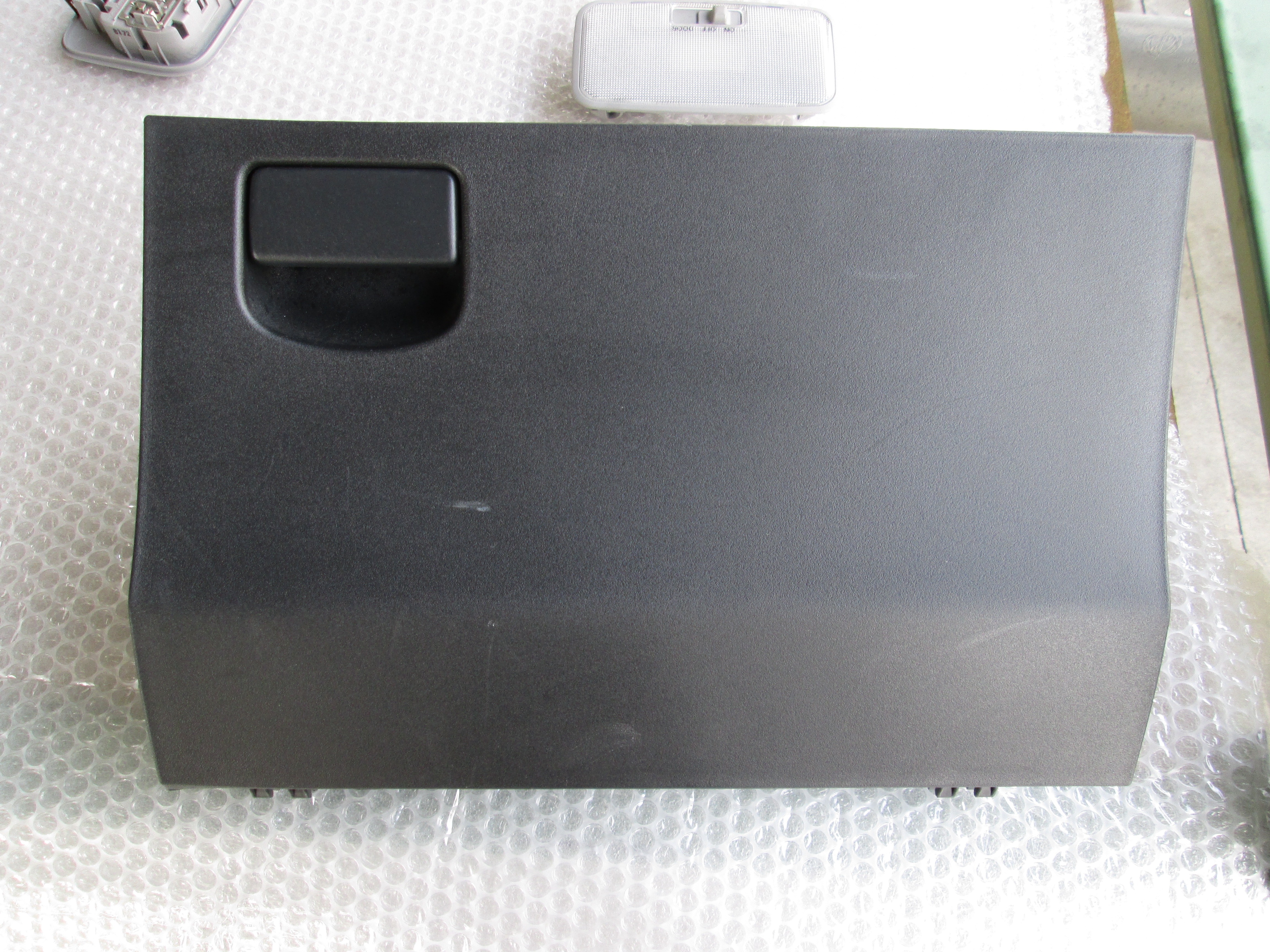 PREDAL ZA DOKUMENTE OEM N. 555500D060B0 ORIGINAL REZERVNI DEL TOYOTA YARIS P9 MK2 (01/2006 - 2009) BENZINA LETNIK 2008