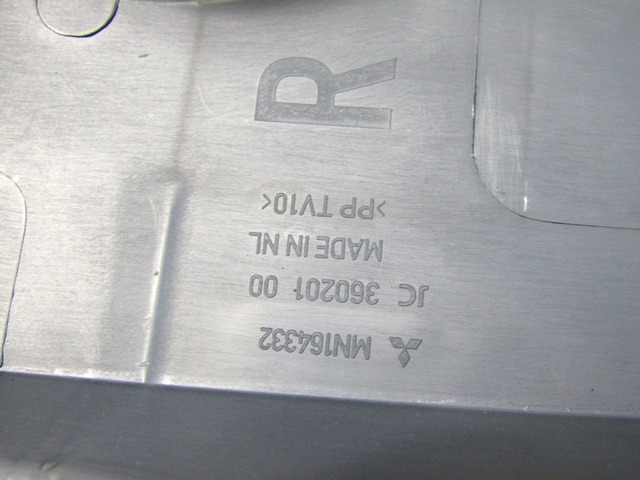 ARMATURNA PLOSCA S POMISLJAJI OEM N. MN164332 ORIGINAL REZERVNI DEL MITSUBISHI COLT Z30 Z3_A Z2_A MK6 (2004 - 2009) BENZINA LETNIK 2007