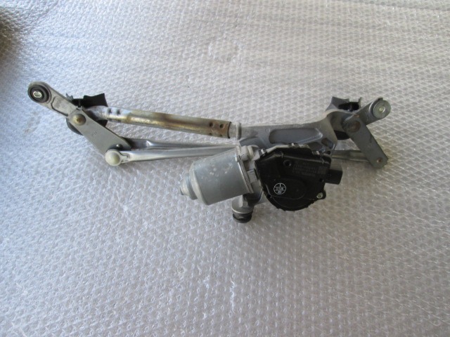 MOTORCEK PREDNJIH BRISALCEV OEM N. 159300 ORIGINAL REZERVNI DEL TOYOTA YARIS P9 MK2 (01/2006 - 2009) BENZINA LETNIK 2008