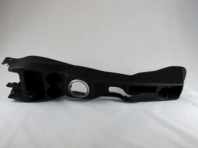 PLASTIKA MED SEDEZI BREZ NASLONJALA ROK OEM N. 83403SAAG02ZA ORIGINAL REZERVNI DEL HONDA JAZZ GD GE3 GE2 MK2 (2002 - 2008) GD1 GD5 GD GE3 GE2 GE GP GG GD6 GD8 BENZINA LETNIK 2006