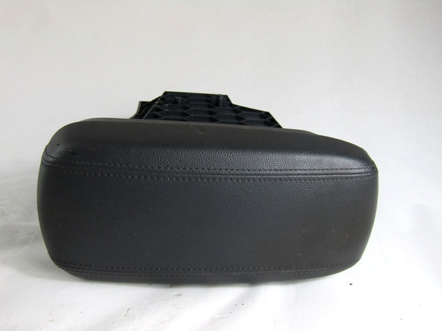 SREDINSKA KONZOLA OEM N. 846601W000HU ORIGINAL REZERVNI DEL KIA RIO UB MK3 (2011 - 2017)BENZINA LETNIK 2011