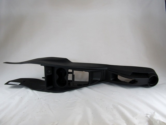 PLASTIKA MED SEDEZI BREZ NASLONJALA ROK OEM N. 6J0863241F ORIGINAL REZERVNI DEL SEAT IBIZA 6J5 6P1 MK4 R BER/SW (2012 -2017) DIESEL LETNIK 2014