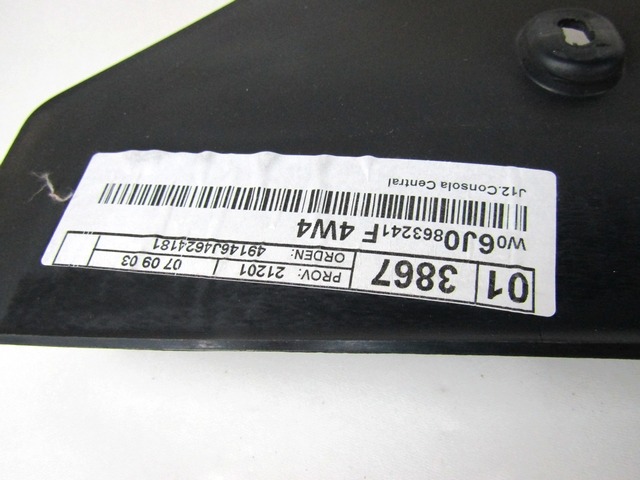PLASTIKA MED SEDEZI BREZ NASLONJALA ROK OEM N. 6J0863241F ORIGINAL REZERVNI DEL SEAT IBIZA 6J5 6P1 MK4 R BER/SW (2012 -2017) DIESEL LETNIK 2014
