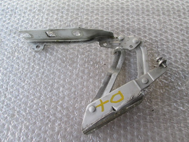 PANTI POKROVA MOTORJA OEM N. 5K0823302B ORIGINAL REZERVNI DEL VOLKSWAGEN GOLF V 1K1 1K5 MK5 BER/SW (02/2004-11/2008) DIESEL LETNIK 2004