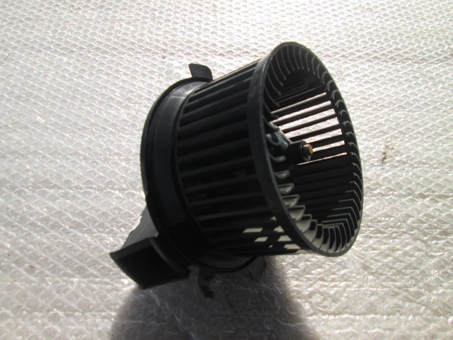 VENTILATOR  KABINE  OEM N.  ORIGINAL REZERVNI DEL PEUGEOT 206 / 206 CC 2A/C 2D 2E/K R (2003 - 10/2008) BENZINA LETNIK 2003