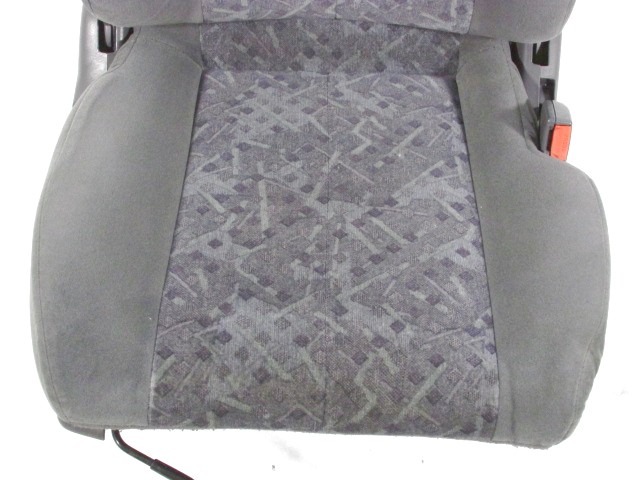 SPREDNJI DESNI SEDE? BLAGO OEM N. SEADTMZ323FBJMK4BR5P ORIGINAL REZERVNI DEL MAZDA 323F BJ MK4 (1998 - 2002) BENZINA LETNIK 2000