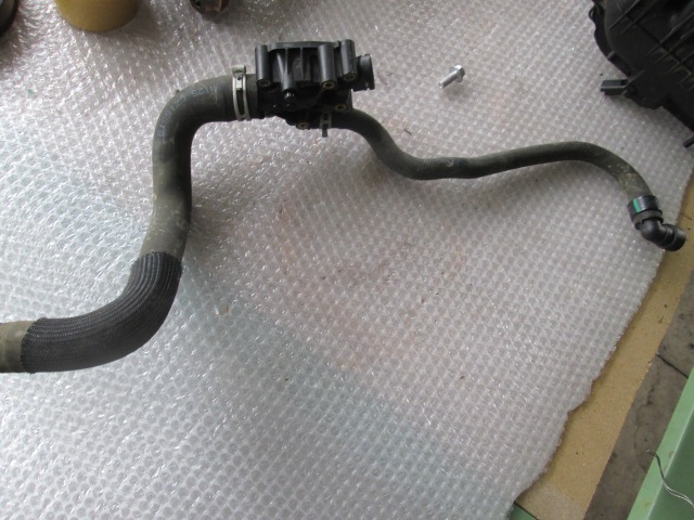 TERMOSTATSKI VENTIL OEM N. 9647265980 ORIGINAL REZERVNI DEL PEUGEOT 207 / 207 CC WA WC WD WK (2006 - 05/2009) BENZINA LETNIK 2006