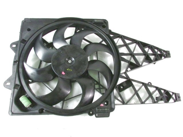 VENTILATOR HLADILNIKA OEM N. 518207180 ORIGINAL REZERVNI DEL FIAT DOBLO 263 MK2 (2009 -2015)DIESEL LETNIK 2012