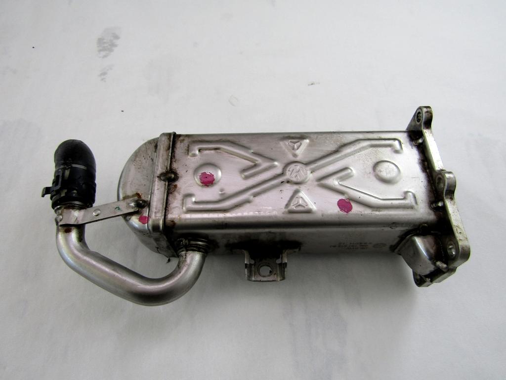 EGR VENTIL/IZMENJALNIK OEM N. 03L131512BJ ORIGINAL REZERVNI DEL SEAT LEON 1P1 MK2 (2005 - 2012) DIESEL LETNIK 2011