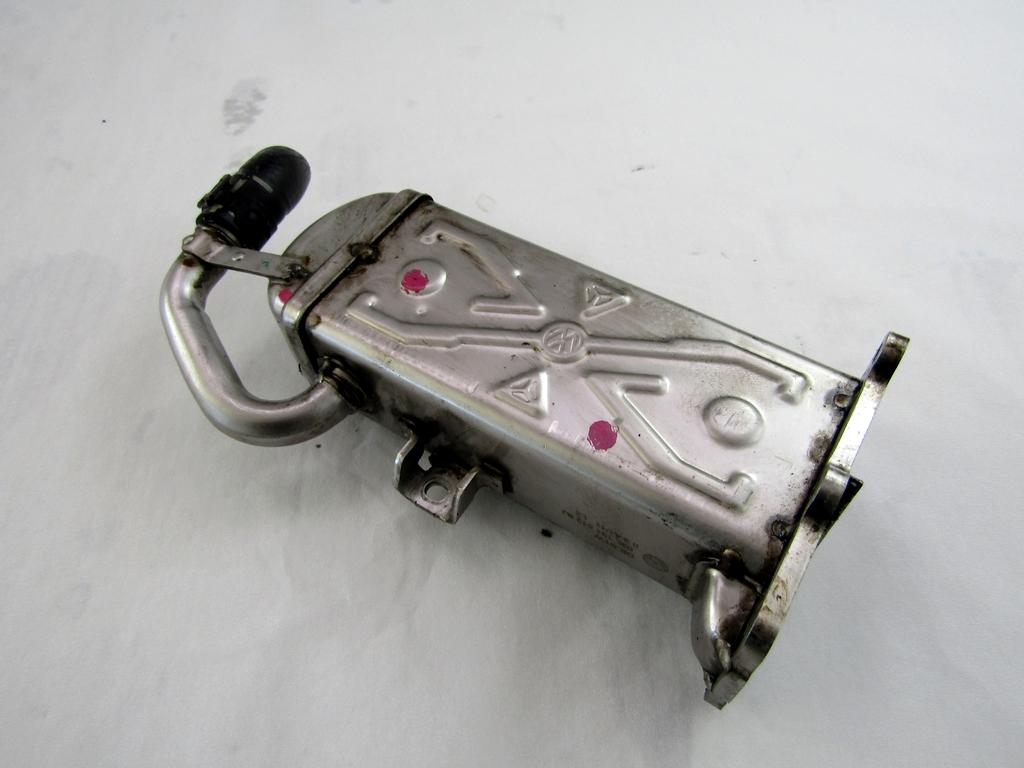 EGR VENTIL/IZMENJALNIK OEM N. 03L131512BJ ORIGINAL REZERVNI DEL SEAT LEON 1P1 MK2 (2005 - 2012) DIESEL LETNIK 2011