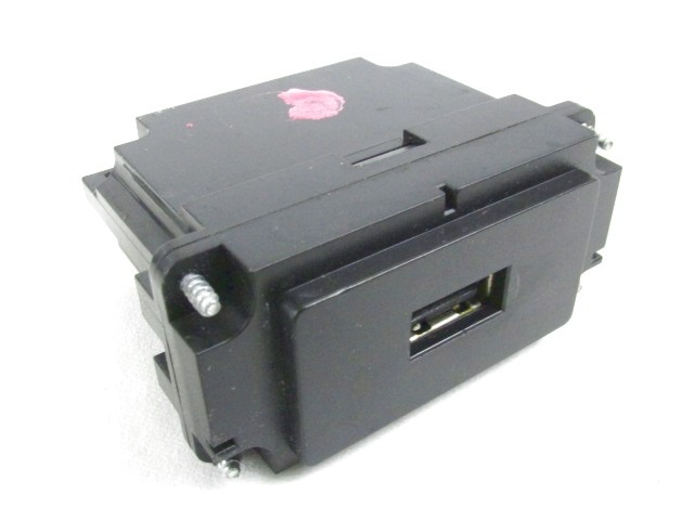 USB / AUX OEM N. CD33-19C166-AE ORIGINAL REZERVNI DEL ASTON MARTIN VANQUISH AM310 (2012 - 2014)BENZINA LETNIK 2013