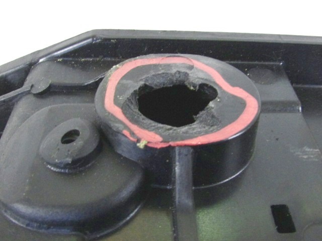 SREDINSKA KONZOLA OEM N. (D)DD33-519F22-A11 ORIGINAL REZERVNI DEL ASTON MARTIN VANQUISH AM310 (2012 - 2014)BENZINA LETNIK 2013