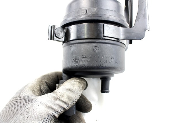 REZERVOAR CRPALKA  SERVO VOLAN OEM N. 32411097164 ORIGINAL REZERVNI DEL MINI ONE / COOPER / COOPER S R50 R52 R53 (2001-2006) BENZINA LETNIK 2005