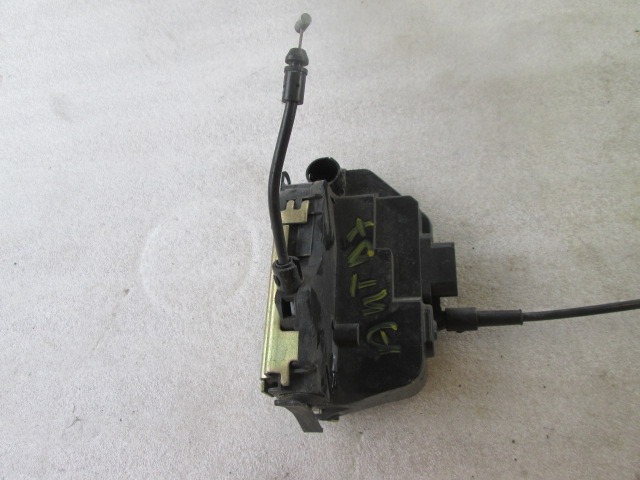 CENTRALNI ZAKLEP SPREDNJIH VRAT  OEM N. 8200119121 ORIGINAL REZERVNI DEL RENAULT SCENIC/GRAND SCENIC JM0/1 MK2 (2003 - 2009) DIESEL LETNIK 2004