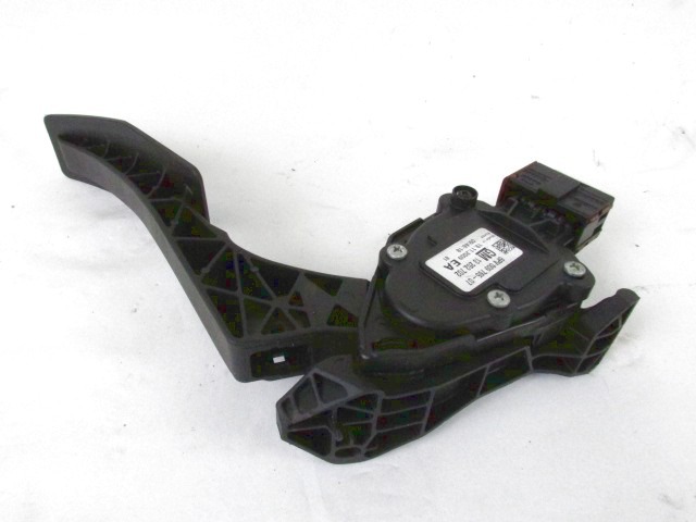 PEDALI OEM N. 13252702 ORIGINAL REZERVNI DEL CHEVROLET CRUZE J300 J305 (2009 - 2019) DIESEL LETNIK 2010