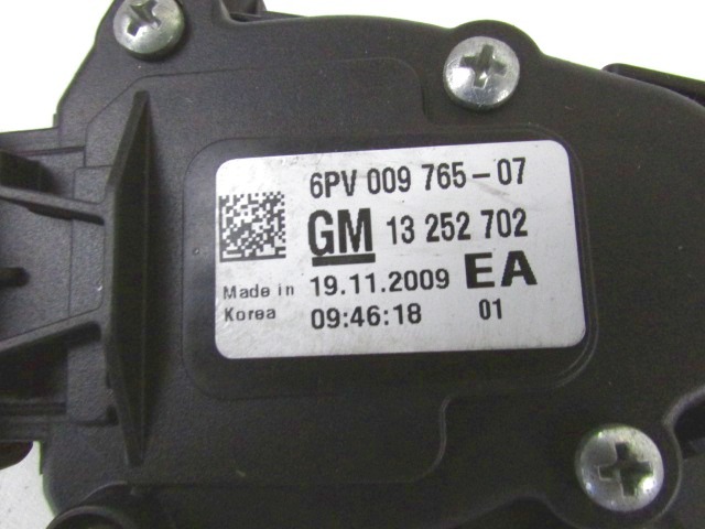 PEDALI OEM N. 13252702 ORIGINAL REZERVNI DEL CHEVROLET CRUZE J300 J305 (2009 - 2019) DIESEL LETNIK 2010