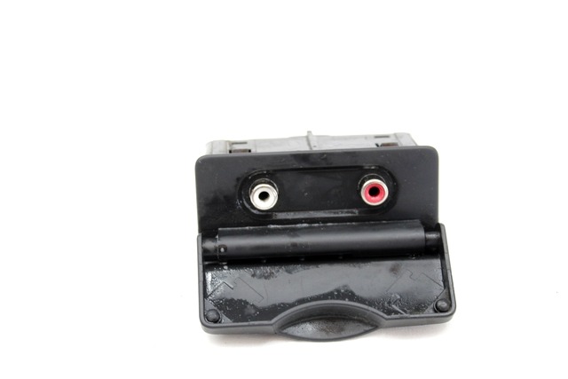 USB / AUX OEM N. 280230001R ORIGINAL REZERVNI DEL RENAULT CLIO BR0//1 CR0/1 KR0/1 MK3 R (05/2009 - 2013) BENZINA/GPL LETNIK 2010